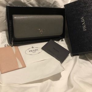 Prada saffiano wallet